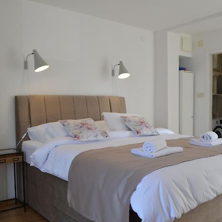 Apartmani Luan Vis Luaran gambar