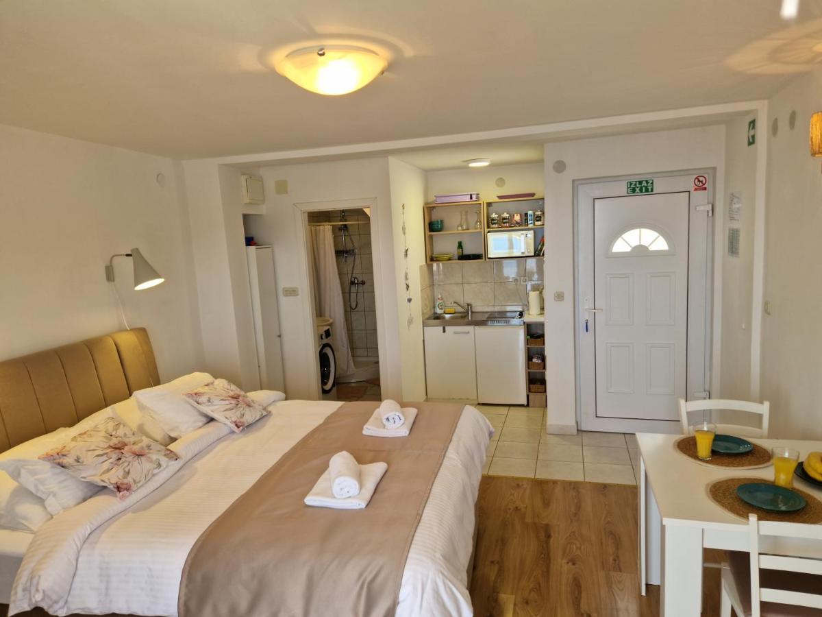 Apartmani Luan Vis Luaran gambar