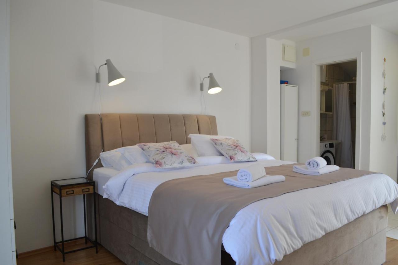 Apartmani Luan Vis Luaran gambar