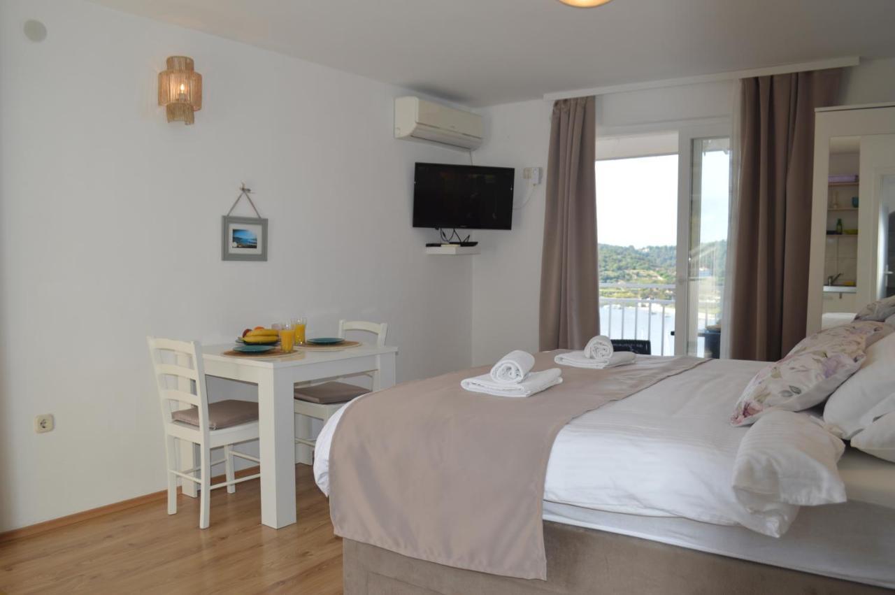 Apartmani Luan Vis Luaran gambar
