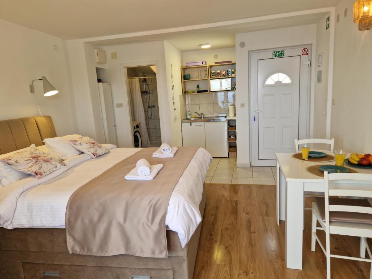 Apartmani Luan Vis Luaran gambar