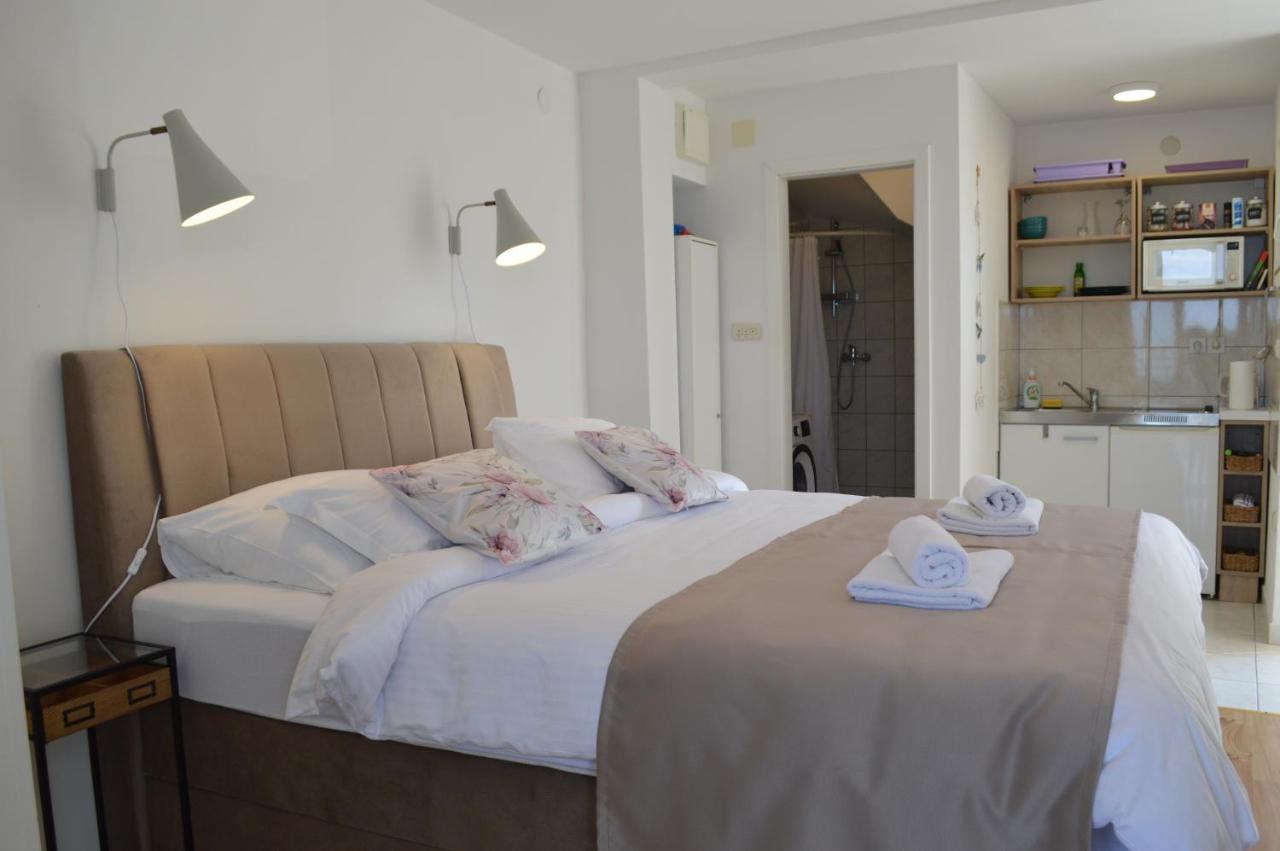 Apartmani Luan Vis Luaran gambar