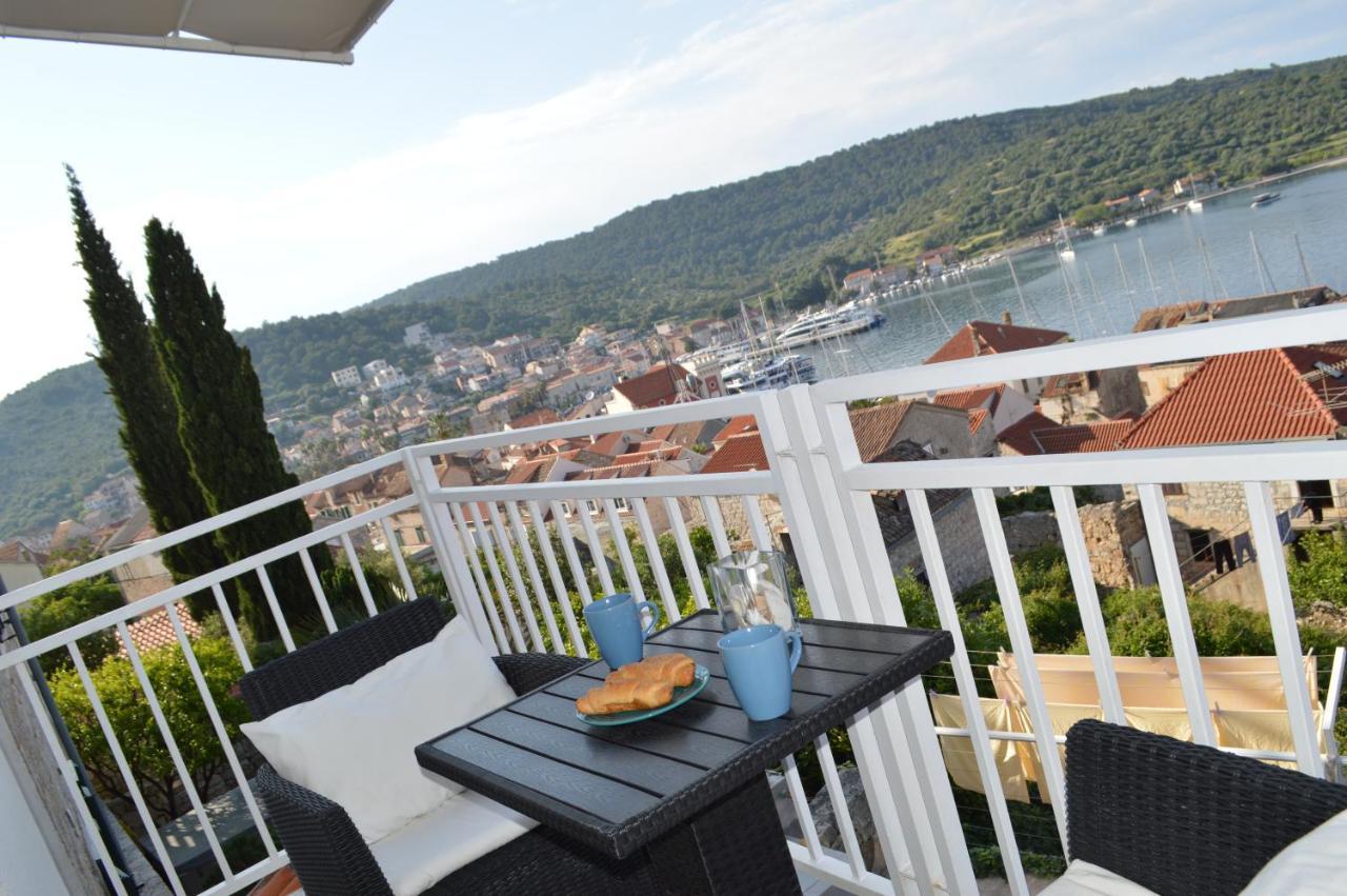 Apartmani Luan Vis Luaran gambar
