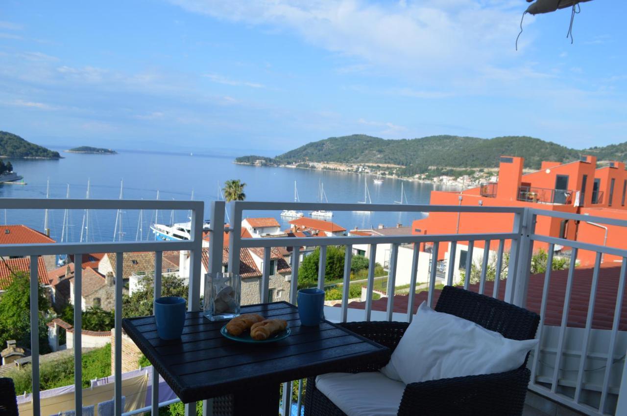 Apartmani Luan Vis Luaran gambar