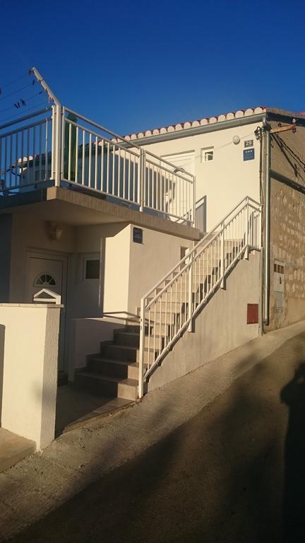 Apartmani Luan Vis Luaran gambar