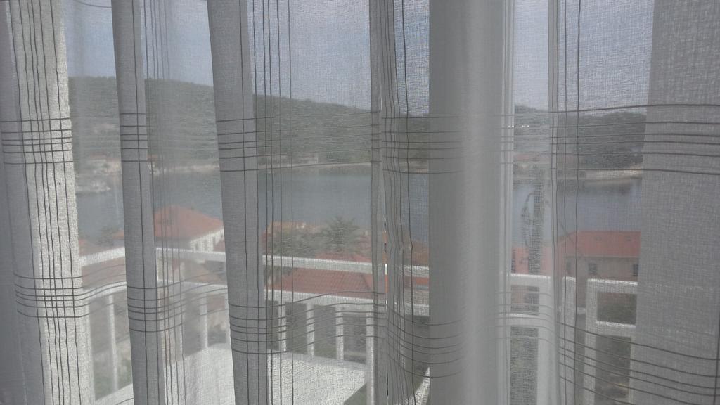 Apartmani Luan Vis Luaran gambar
