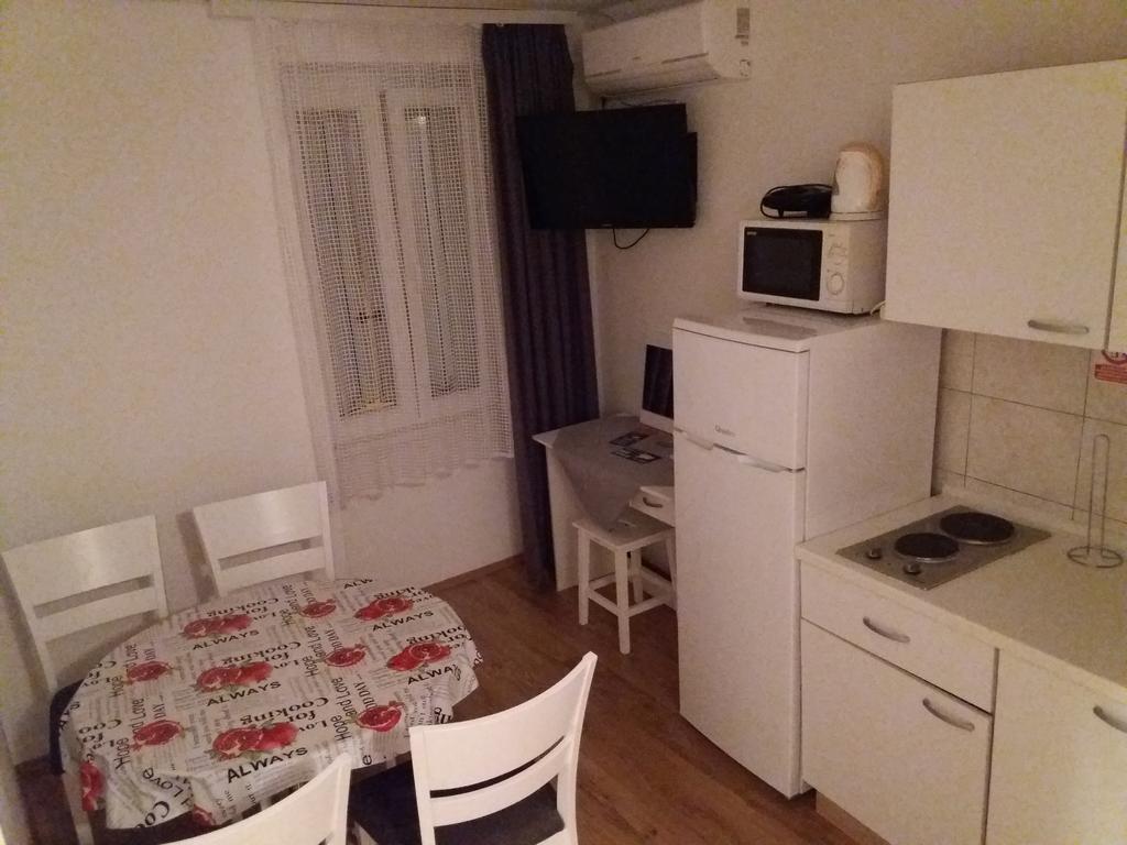 Apartmani Luan Vis Luaran gambar